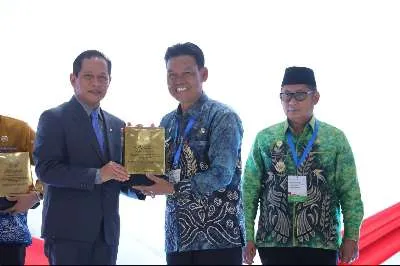 Pemkab HSS Raih Penghargaan Pengelolaan Sampah dari Kementerian LH