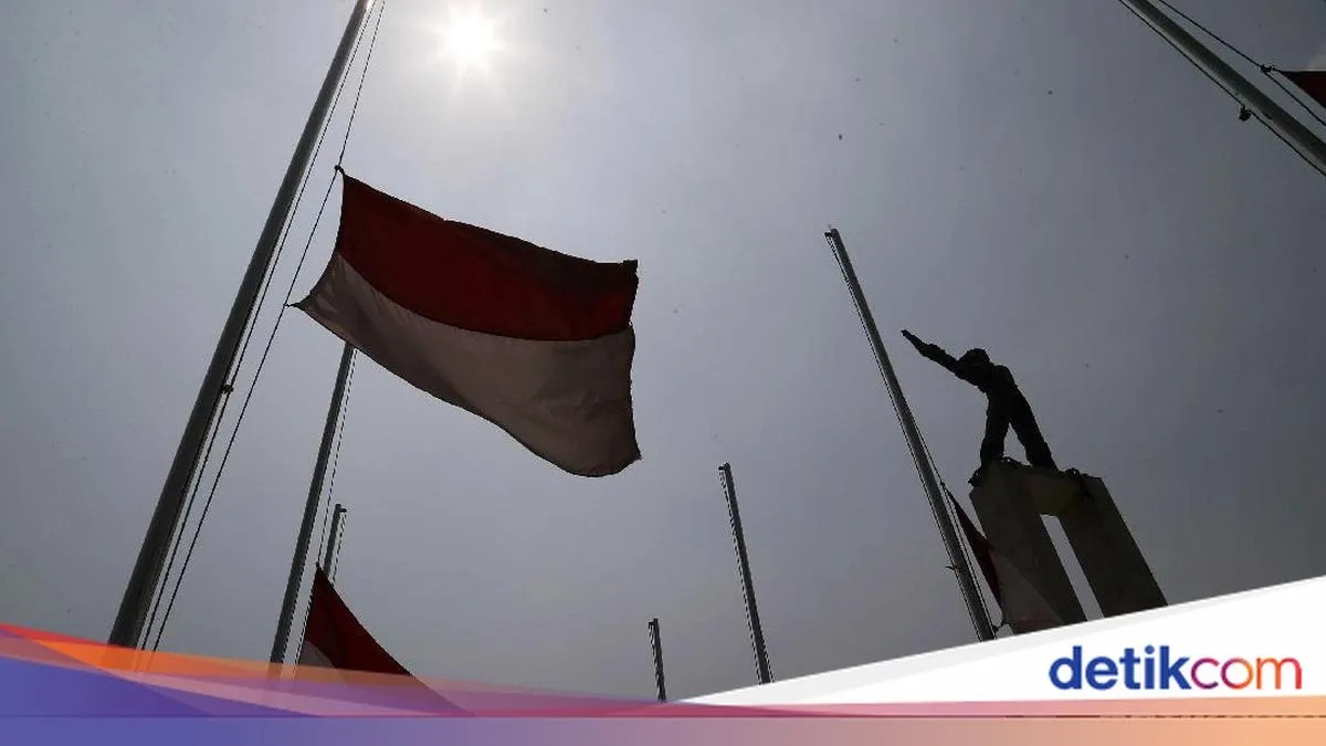 Pemerintah Kibarkan Bendera Setengah Tiang untuk Hormati Wafatnya Try Sutrisno