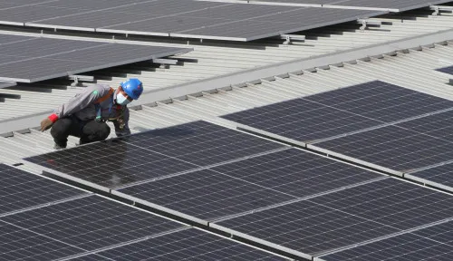 Indonesia Siap Bela Industri Panel Surya Hadapi Tarif AS 143%
