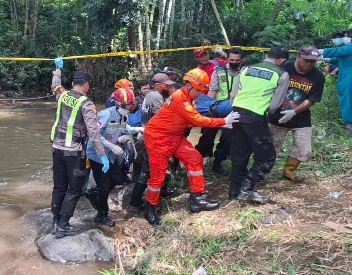 Mayat Perempuan Tak Beridentitas Ditemukan di Sungai Jabung, Polisi Lakukan Penyelidikan