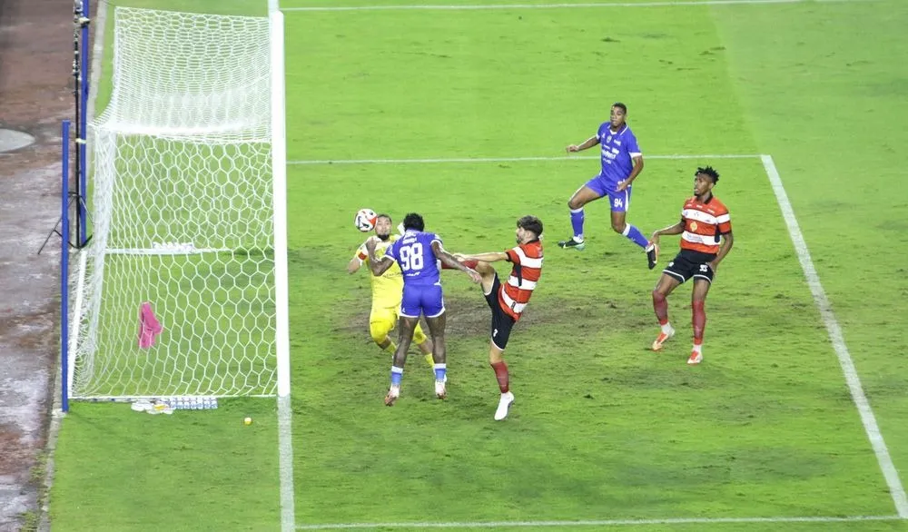 Persib Hancurkan Madura United 5-0, Jauhkan Diri dari Pesaing di Puncak Klasemen