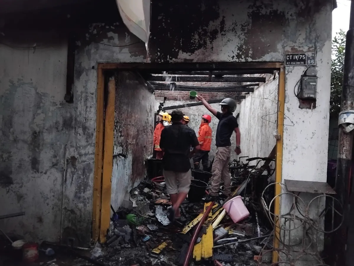 Kembang Api Sebabkan Kebakaran Rumah dan Motor di Blimbingsari