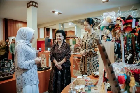 Kahiyang Ayu Kenalkan Kriya Sumut ke IAD Pusat