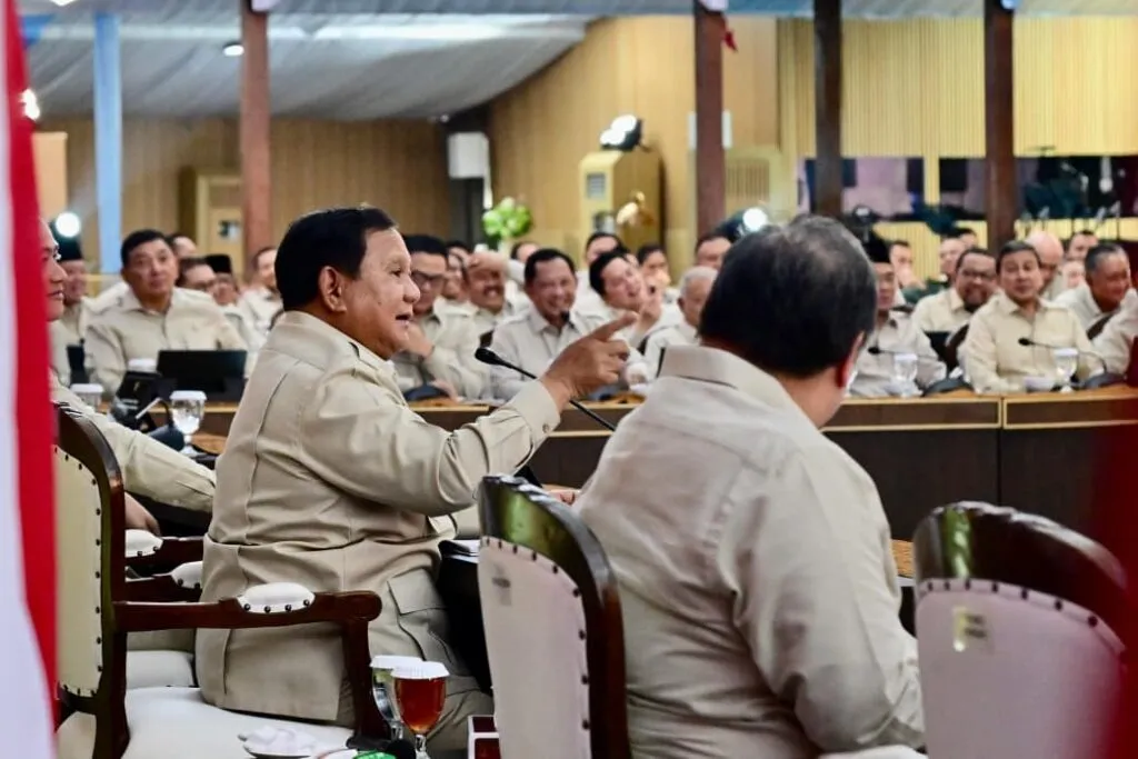 Presiden Prabowo Apresiasi Kinerja Kabinet dan Tekankan Kepemimpinan Berani