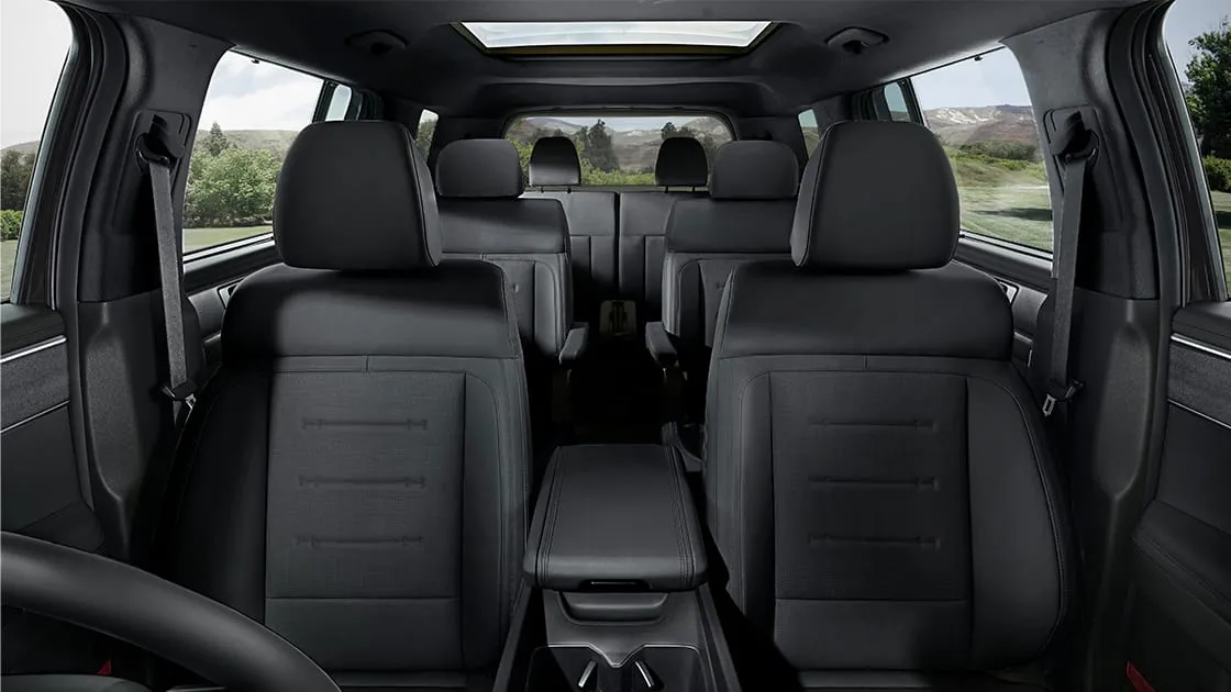 Hyundai Santa Fe: Interior Nyaman dan Fungsional untuk Perjalanan Keluarga
