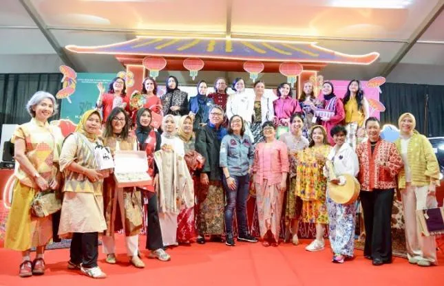 Wamen Ekraf Dorong Daya Saing Produk Kreatif Lewat Fesyen Imlek Nusantara 2026