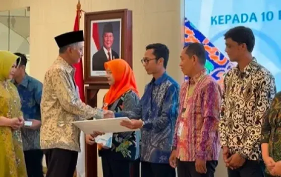 Kementerian PU Salurkan Bantuan Donasi untuk ASN Terdampak Banjir di Tiga Provinsi