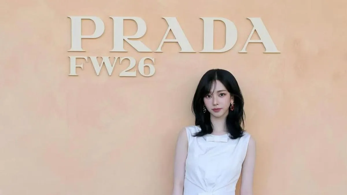 Karina aespa Memikat di Milan Fashion Week dengan Midi Dress Putih Elegan