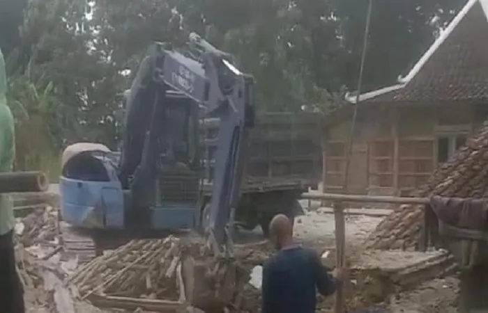 Suami Hancurkan Rumah Setelah Temukan Istri Selingkuh di Sragen