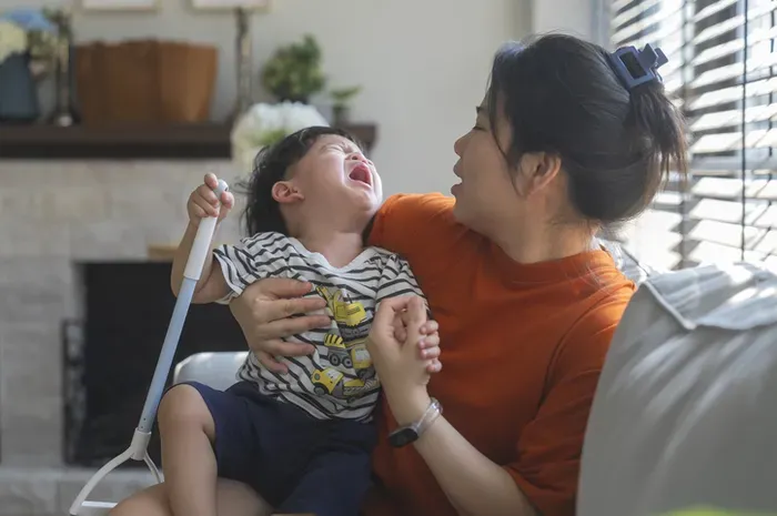 Hybrid Parenting: Solusi Fleksibel untuk Tantangan Orang Tua Modern