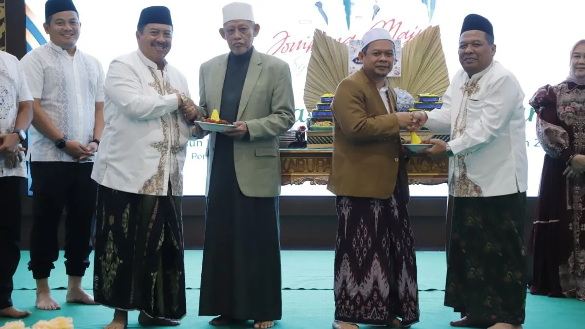 Satu Tahun Kepemimpinan Warsubi-Salmanudin: 18 Penghargaan dan Penurunan Angka Pengangguran di Jombang