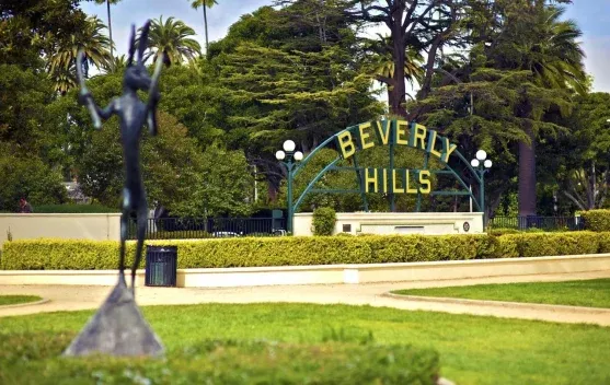 CMNP Ajukan Sita Jaminan Aset Properti di Beverly Hills