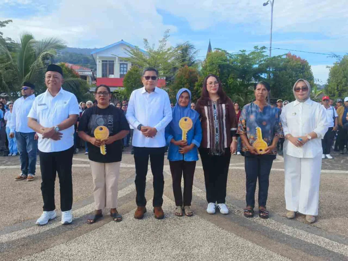 Pemkot Ambon Serahkan Booth Container untuk Dukung UMKM