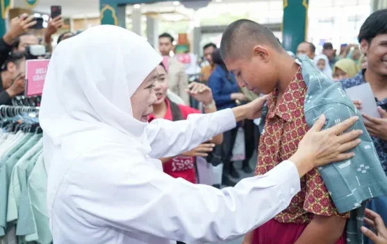 Keceriaan Murid Difabel Berbelanja Kebutuhan Lebaran di Madiun