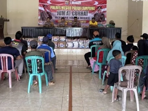 Polres Mesuji Gelar 'Jumat Curhat' dan Berikan Sembako di Ramadhan