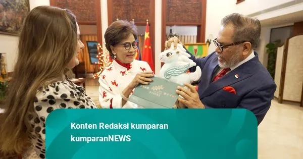 Kejutan Manis di Siaran Langsung: KBRI Beijing Terima Maskot Gala Festival Musim Semi