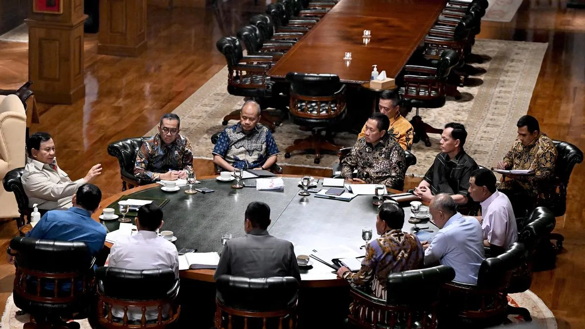 Prabowo Bahas Isu Pendidikan, Geopolitik, dan Persiapan Mudik dalam Lima Rapat