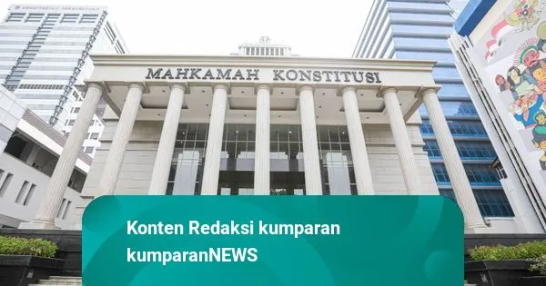 Mahkamah Konstitusi Perintahkan Revisi UU Tunjangan Pensiun Pejabat Negara