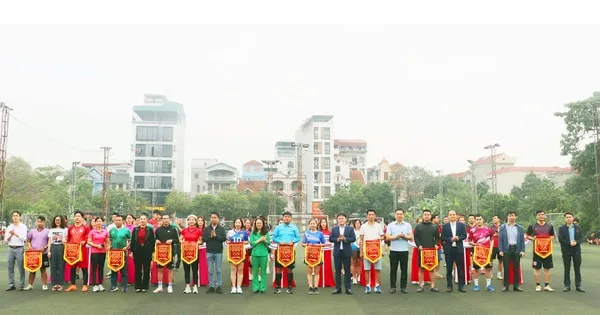 Turnamen Sepak Bola dan Bola Voli Musim Semi 2026 Resmi Dibuka di Kelurahan Tay Tuu