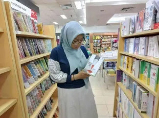 Menjalin Kebersamaan melalui Kunjungan ke Toko Buku saat Puasa