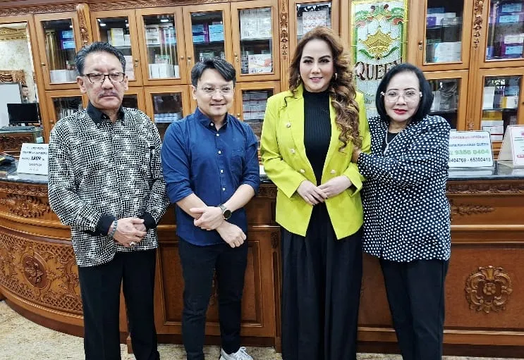 Nita Thalia Santuni Anak Yatim Jelang Operasi Kecantikan di Klinik Queen