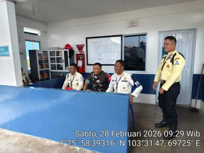 Babinsa Pulau Burung Jalin Kerjasama dengan Sekuriti PT RSUP untuk Keamanan Perusahaan