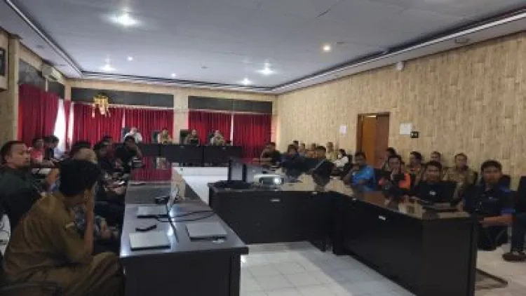 Sekda Bangli Pimpin Rapat Penertiban Kabel Semrawut dan Rencana Pembangunan Kabel Bawah Tanah