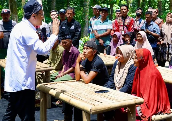 Menteri Sosial Ajak Masyarakat Koreksi Data Bansos Digital di Banyuwangi