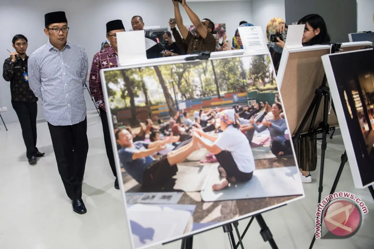 Wali Kota Bandung Kunjungi Pameran Foto di Bandung Creative Hub