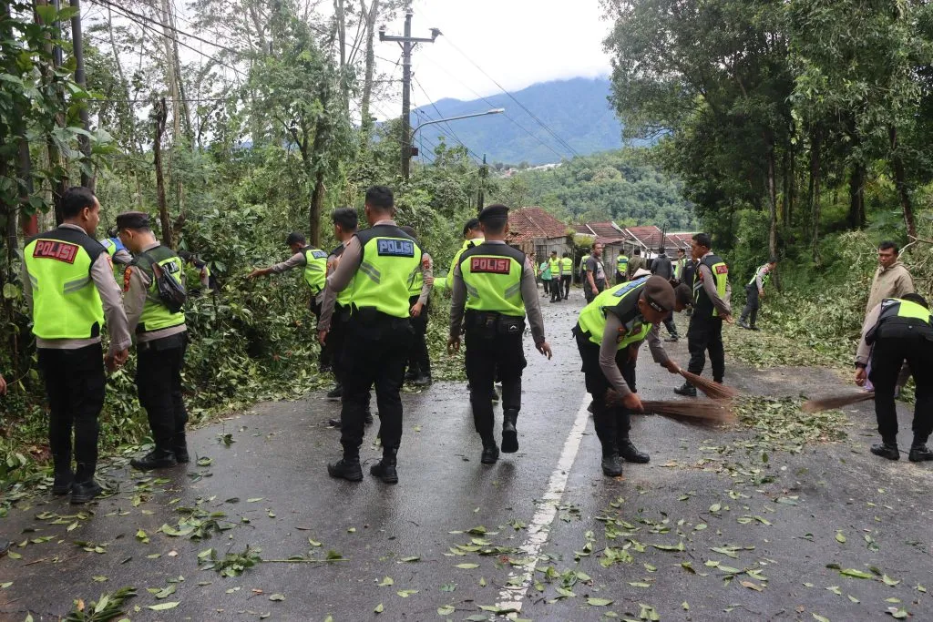 Polres Semarang Lakukan Monitoring Jalur Tol Menjelang Libur Idul Fitri 1447 H