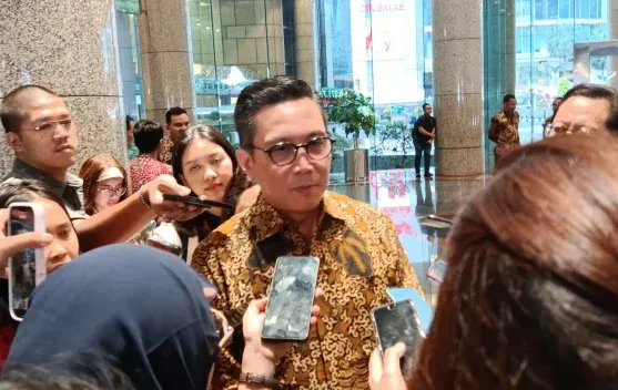 BEI dan OJK Finalisasi Aturan Baru untuk Transparansi Pasar Modal