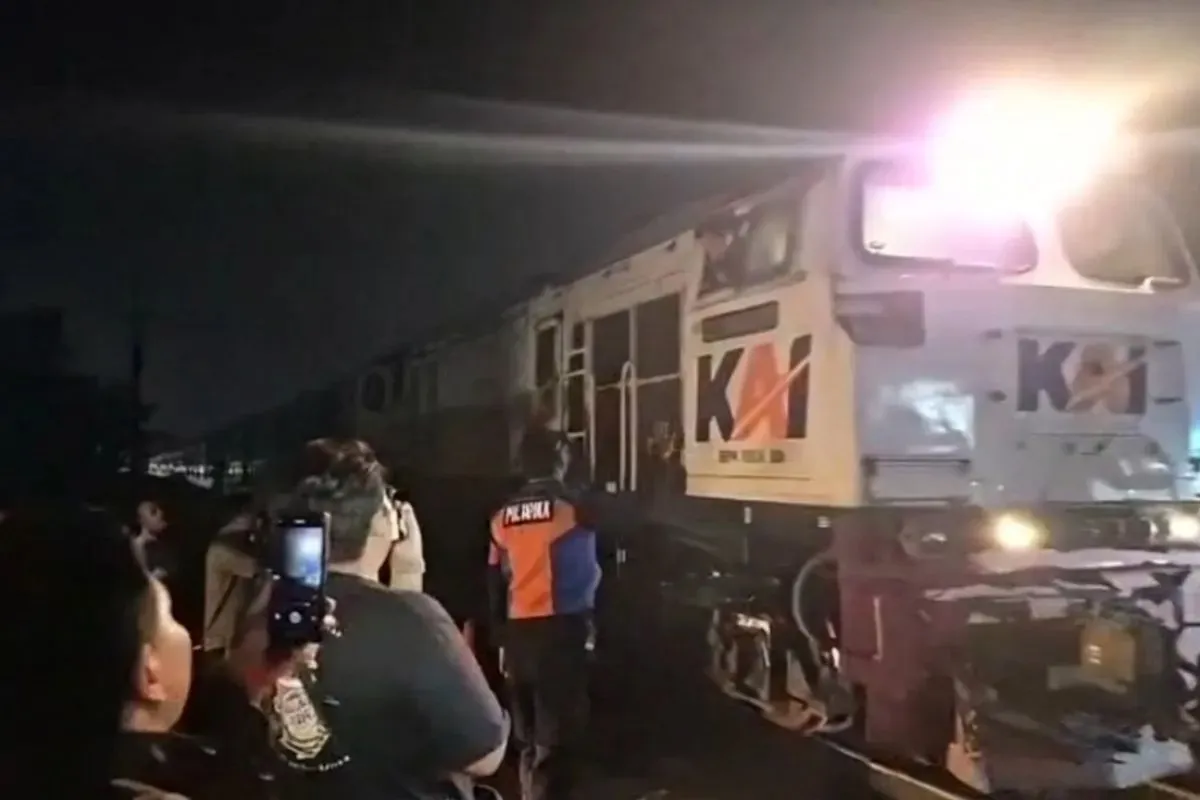 Perjalanan KA Blambangan Ekspres Terganggu akibat Tertemper Truk di Probolinggo