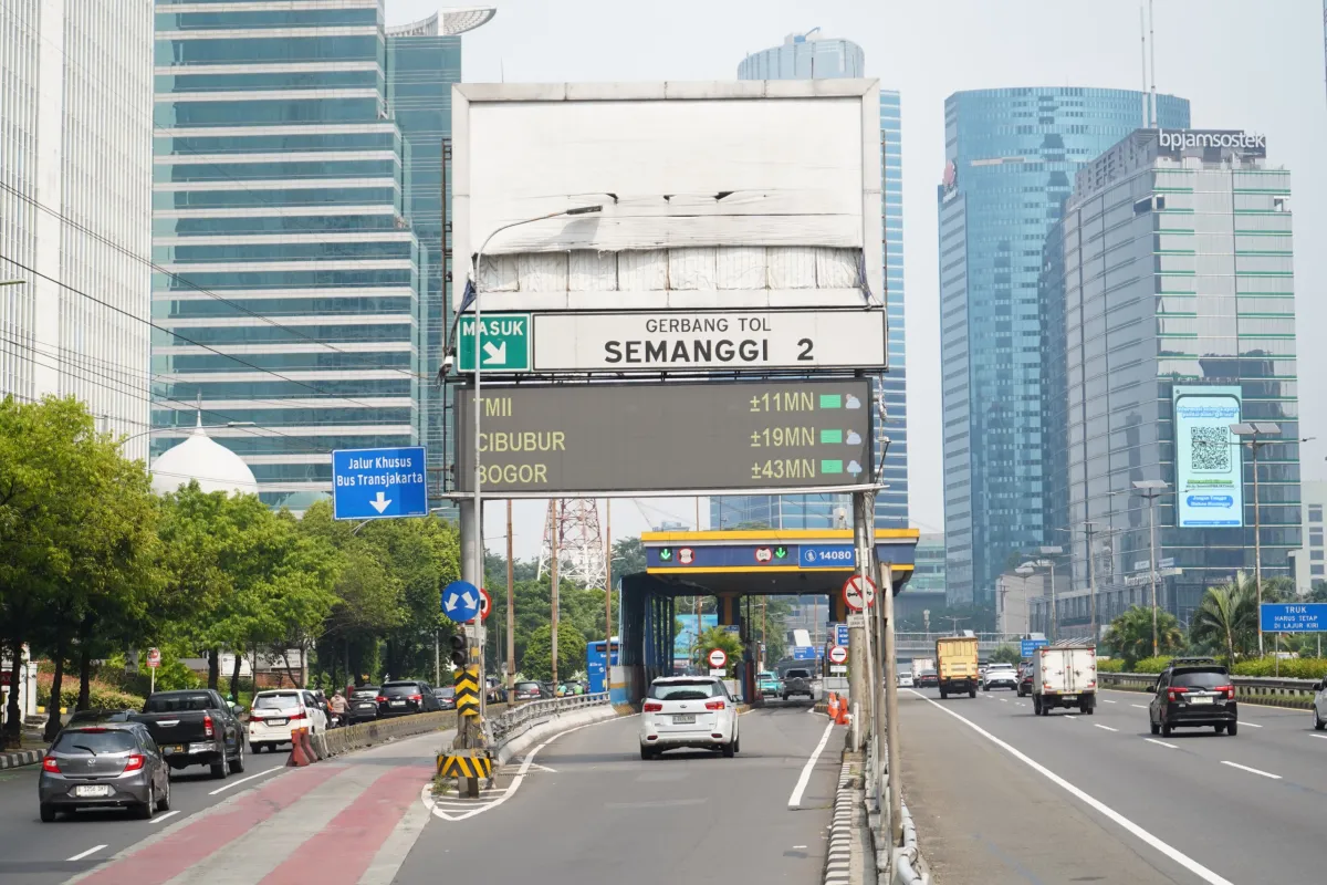 Pembongkaran Rangka Papan Informasi di Gerbang Tol Semanggi 2, Jasa Marga Atur Lalu Lintas