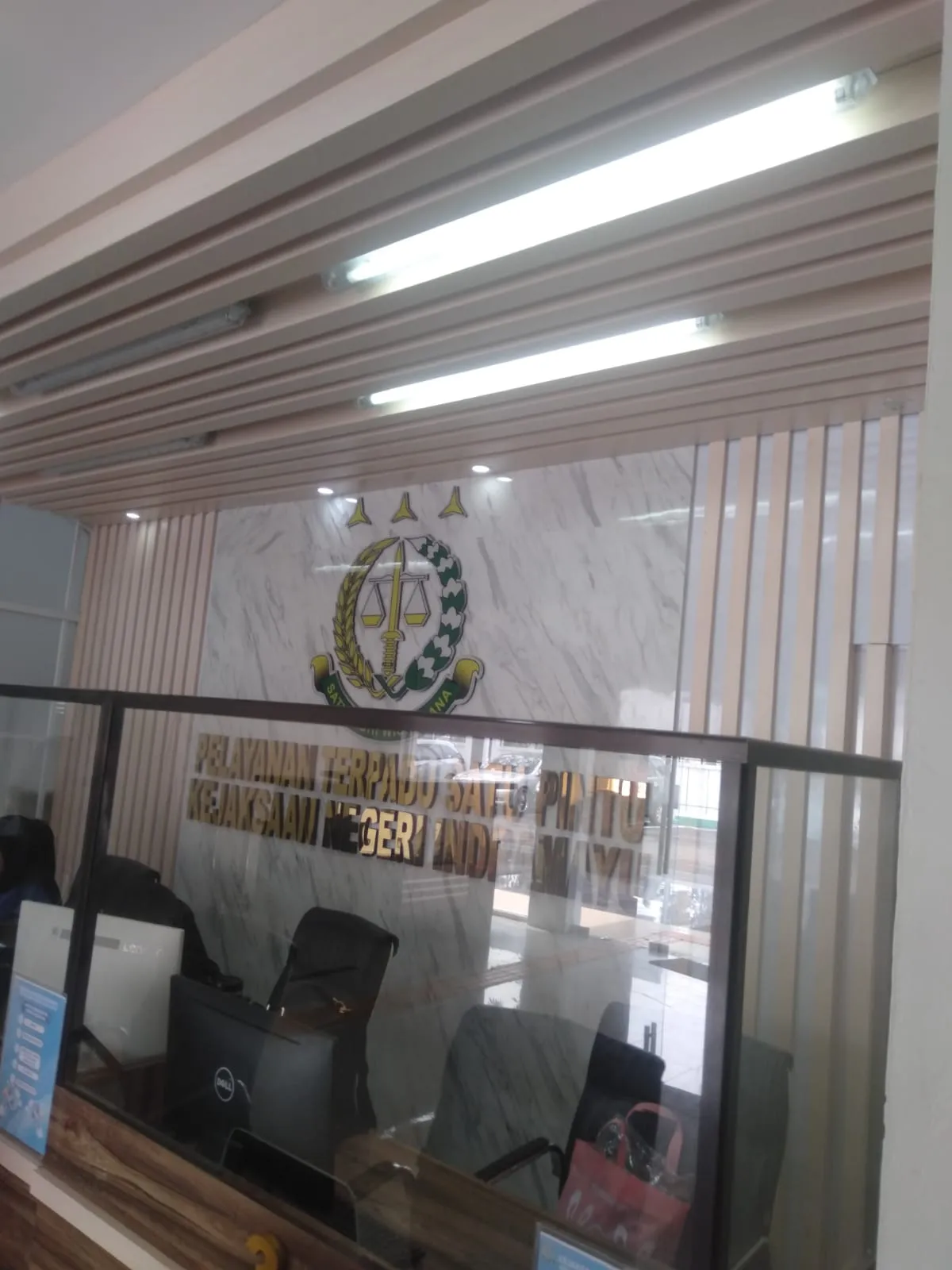 Kejati Jabar Serahkan Laporan Dugaan Korupsi ke Kejari Indramayu