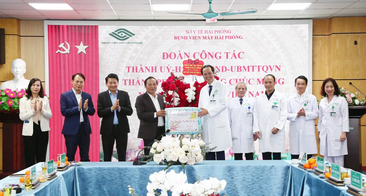 Penghargaan untuk Tenaga Medis dalam Meningkatkan Layanan Kesehatan di Hai Phong