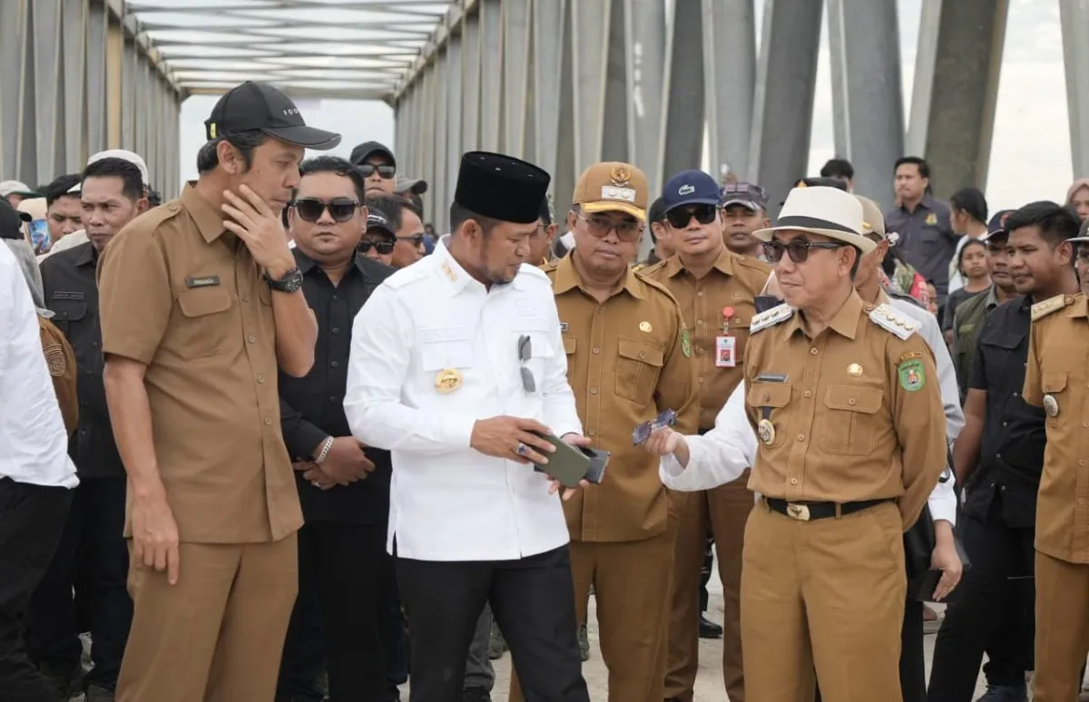 Gubernur Kaltim Percepat Infrastruktur dan Elektrifikasi Usai Kritik Mobil Dinas