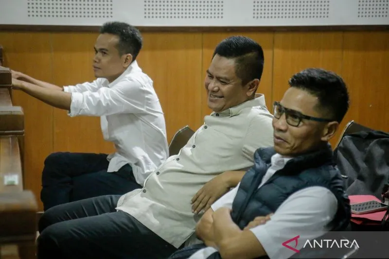Tiga Anggota DPRD NTB Disidang Perdana Kasus Gratifikasi