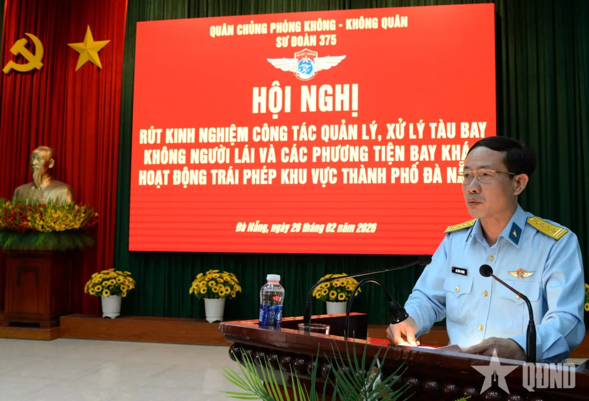 Divisi Pertahanan Udara ke-375 Upayakan Pengendalian UAV di Bandara Da Nang