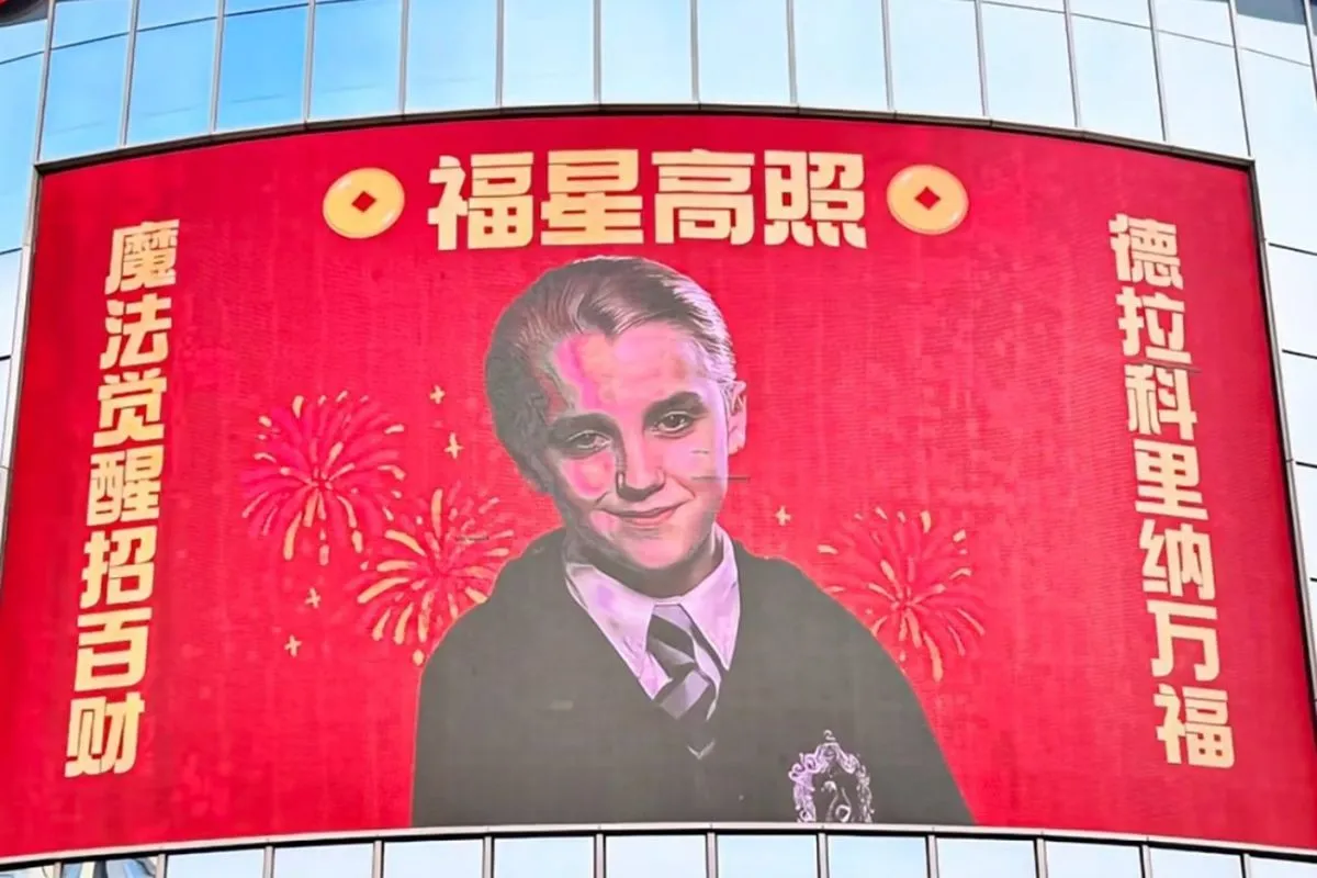 Draco Malfoy Jadi Ikon Dekorasi Imlek 2026 di China