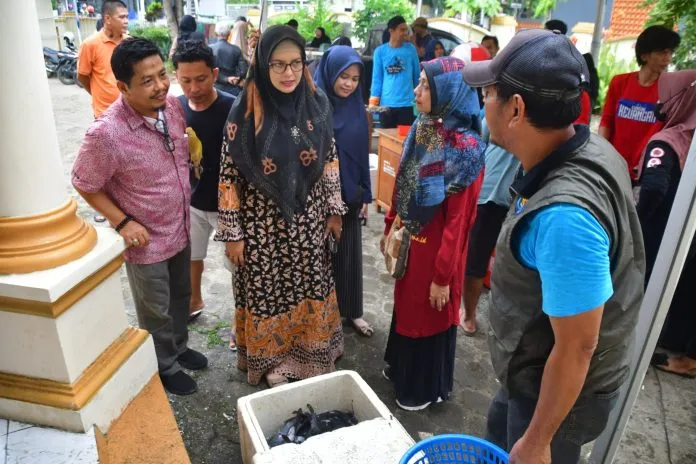 Pj Bupati Sinjai Tinjau dan Apresiasi Bazar Ikan Segar