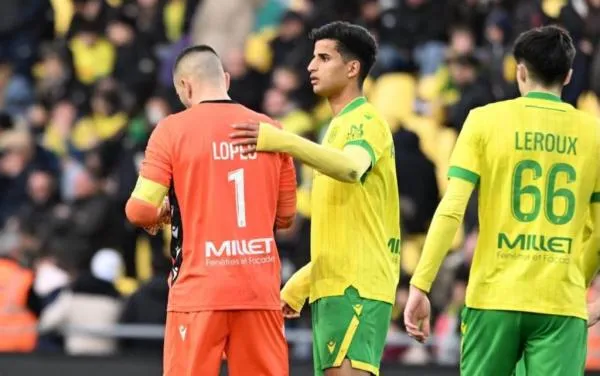 Kiper Nantes Berkorban Pura-pura Cedera Demi Rekan Setim Berbuka Puasa