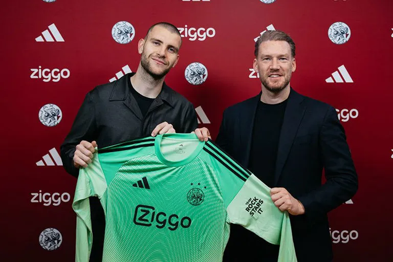 Maarten Paes Siap Debut di Ajax Melawan Mantan Klub