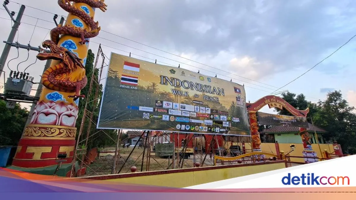 58 Biksu dari 4 Negara Singgah di Nganjuk Menuju Candi Borobudur