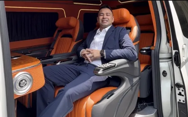 Raffi Ahmad Modifikasi Dua Mobil HiAce Jadi Mewah Seperti Kabin Pesawat