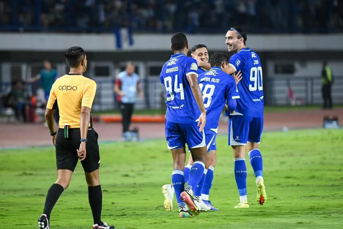Persib Bandung Kokoh di Puncak, Borneo FC Terus Menempel di Klasemen