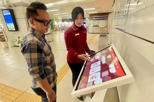 LRT Jabodebek Hadirkan Layar Interaktif di Tujuh Stasiun untuk Peningkatan Layanan