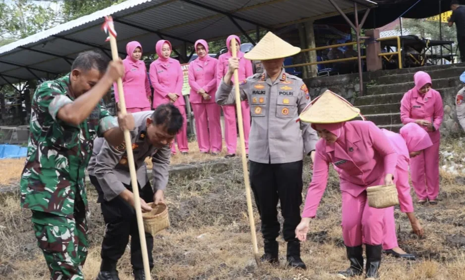 Polres Trenggalek Tanam Jagung untuk Ketahanan Pangan di Tengah Krisis Global