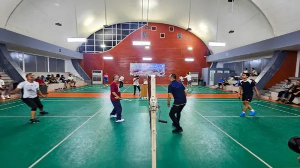 Kepala BKN dan Mendikdasmen Gelar Pertandingan Badminton Saat Ngabuburit