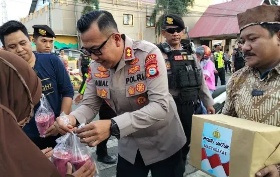 Kapolres Sinjai Ajak Konten Kreator Bagikan Takjil Ramadan