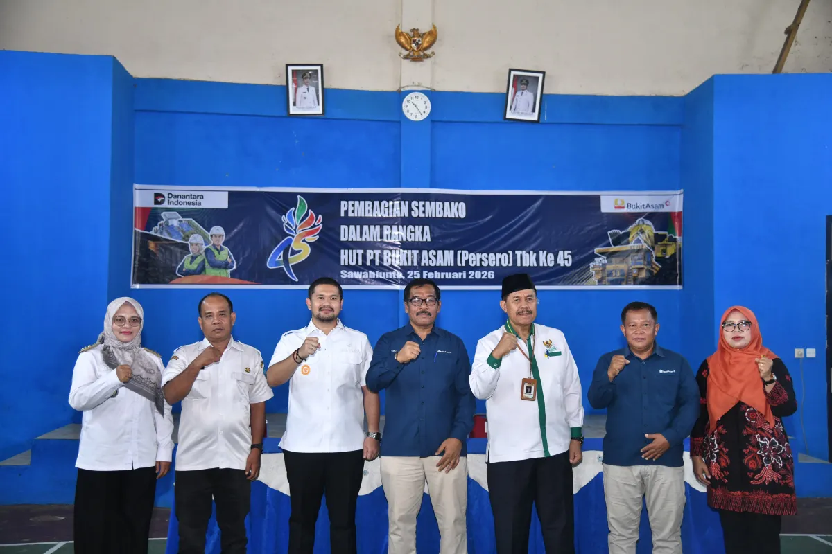 PT Bukit Asam Berikan 550 Paket Sembako untuk Masyarakat Sawahlunto